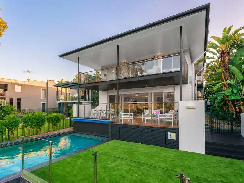 109 King Arthur Terrace, Tennyson QLD 4105