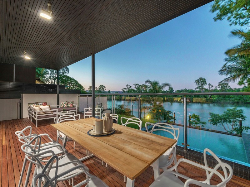 109 King Arthur Terrace, Tennyson QLD 4105