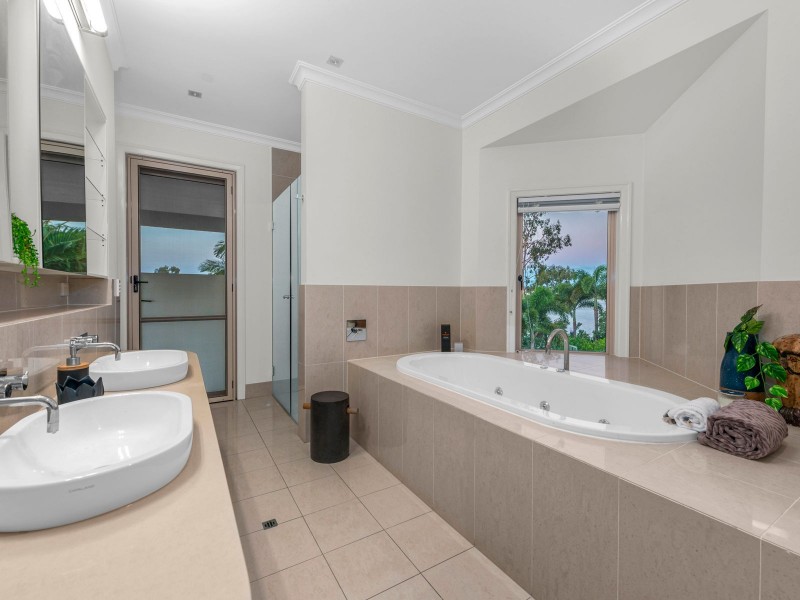 109 King Arthur Terrace, Tennyson QLD 4105