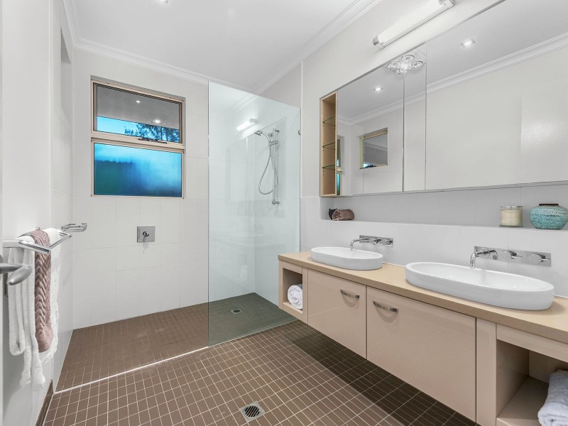 109 King Arthur Terrace, Tennyson QLD 4105