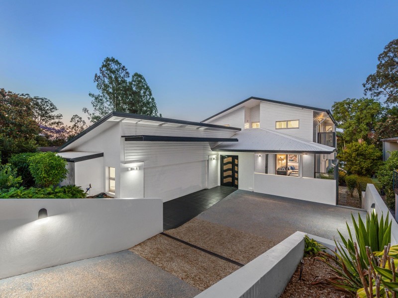 109 King Arthur Terrace, Tennyson QLD 4105