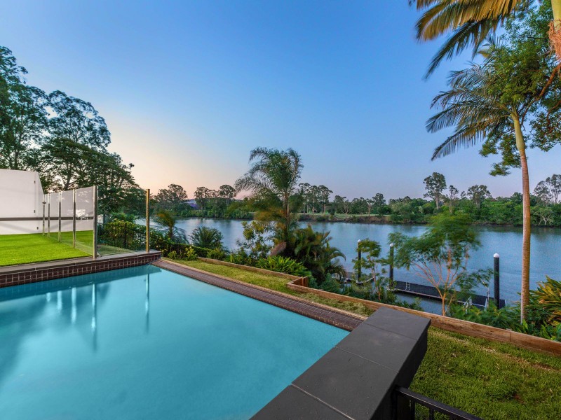 109 King Arthur Terrace, Tennyson QLD 4105
