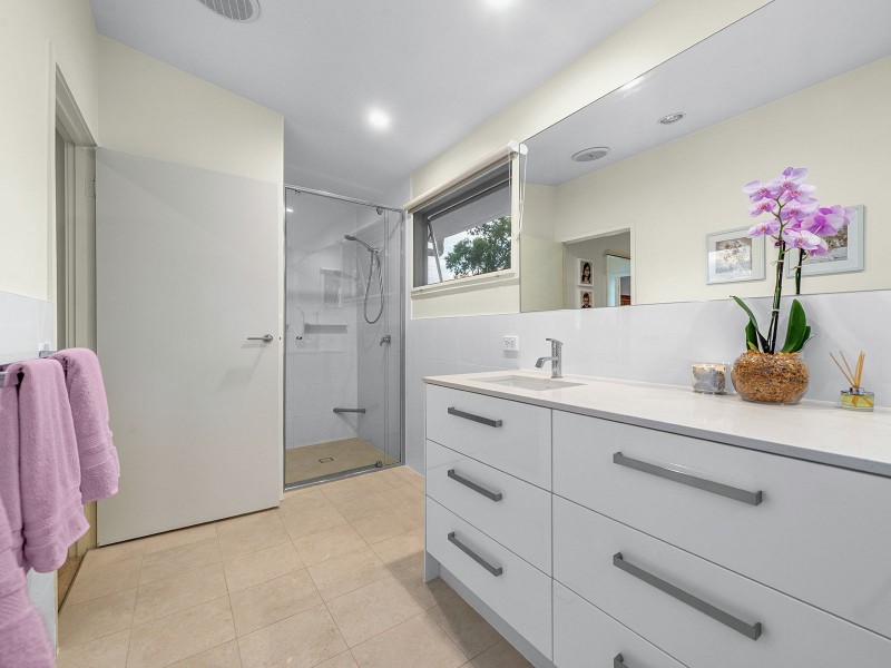 23 Lily Street, Indooroopilly QLD 4068
