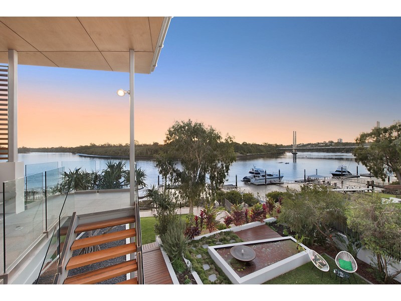 41 Brisbane Corso, Fairfield QLD 4103