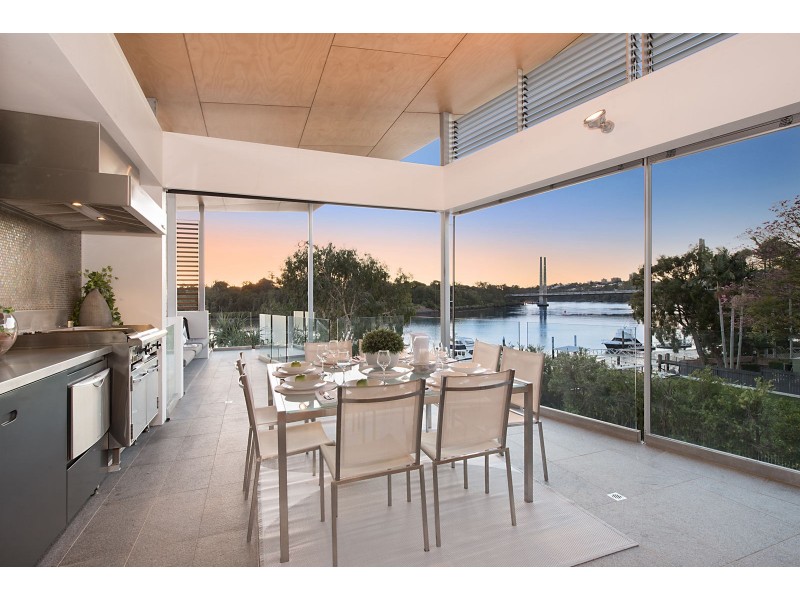 41 Brisbane Corso, Fairfield QLD 4103