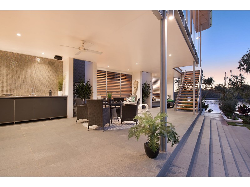 41 Brisbane Corso, Fairfield QLD 4103