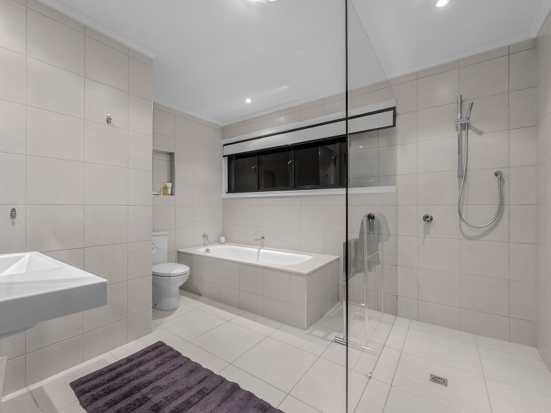 111 Lather Road, Bellbowrie QLD 4070