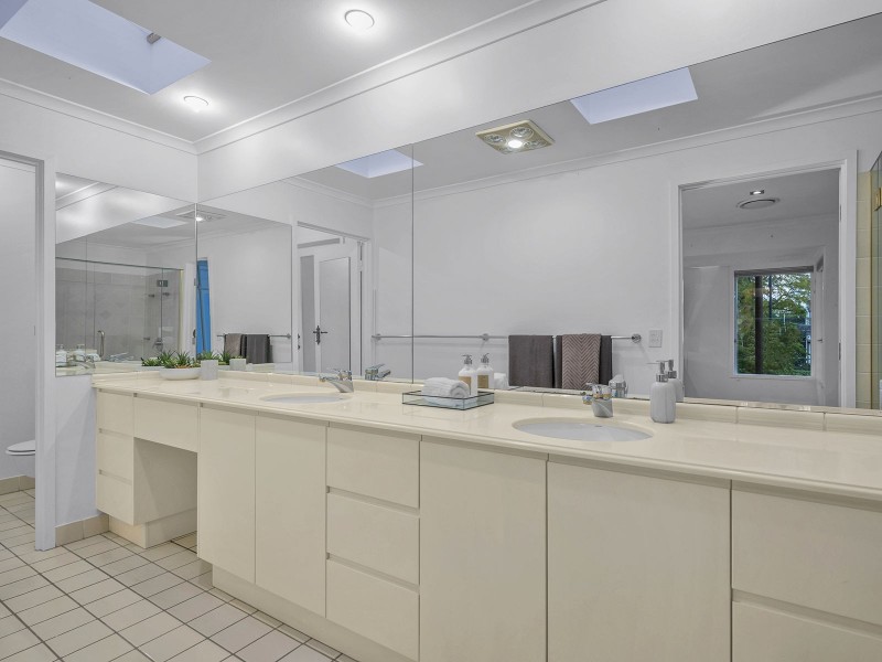 27 Sutton Street, Chelmer QLD 4068