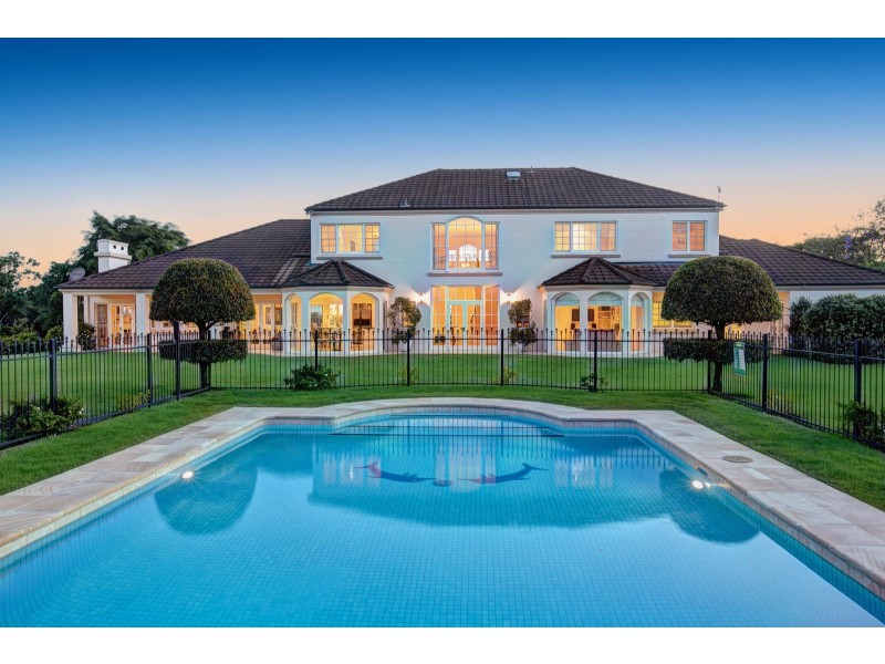 17 Leatherwood Place, Brookfield QLD 4069