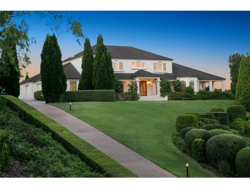 17 Leatherwood Place, Brookfield QLD 4069