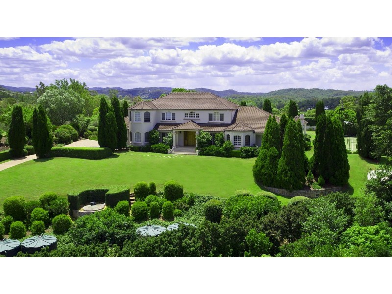 17 Leatherwood Place, Brookfield QLD 4069