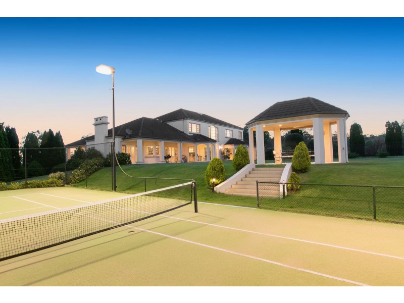 17 Leatherwood Place, Brookfield QLD 4069