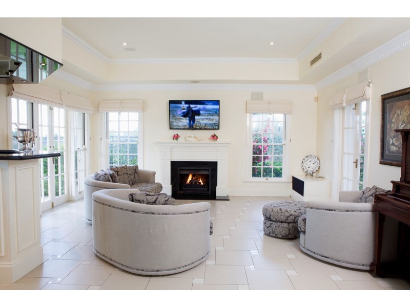 17 Leatherwood Place, Brookfield QLD 4069