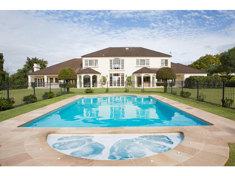 17 Leatherwood Place, Brookfield QLD 4069