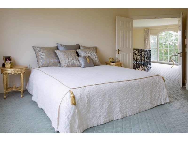 17 Leatherwood Place, Brookfield QLD 4069