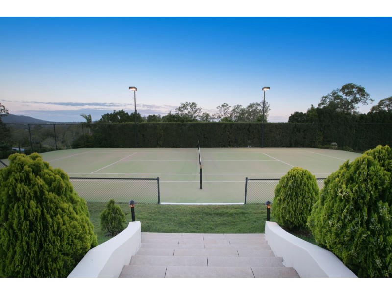 17 Leatherwood Place, Brookfield QLD 4069