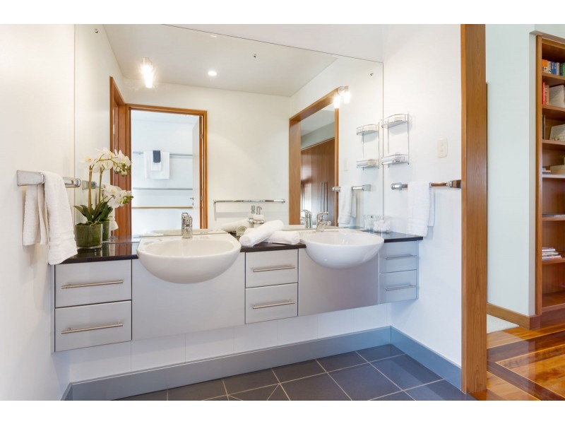 29 Neulans Road, Indooroopilly QLD 4068