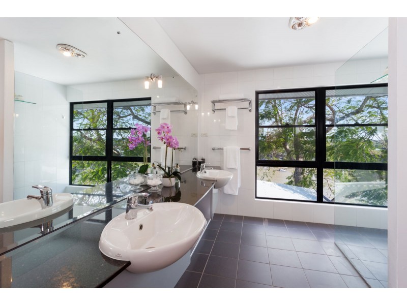 29 Neulans Road, Indooroopilly QLD 4068