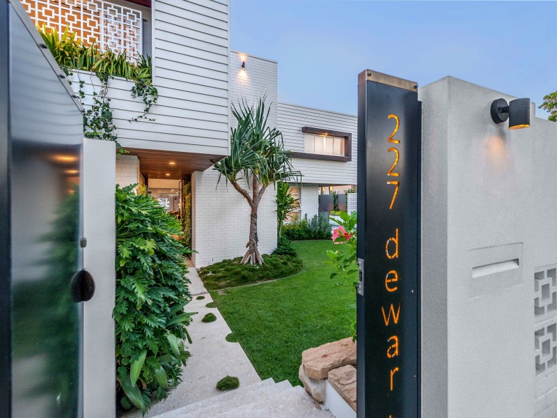 227 Dewar Terrace, Corinda QLD 4075