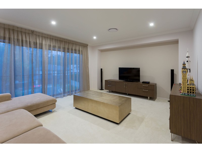 9 Cubberla Street, Fig Tree Pocket QLD 4069