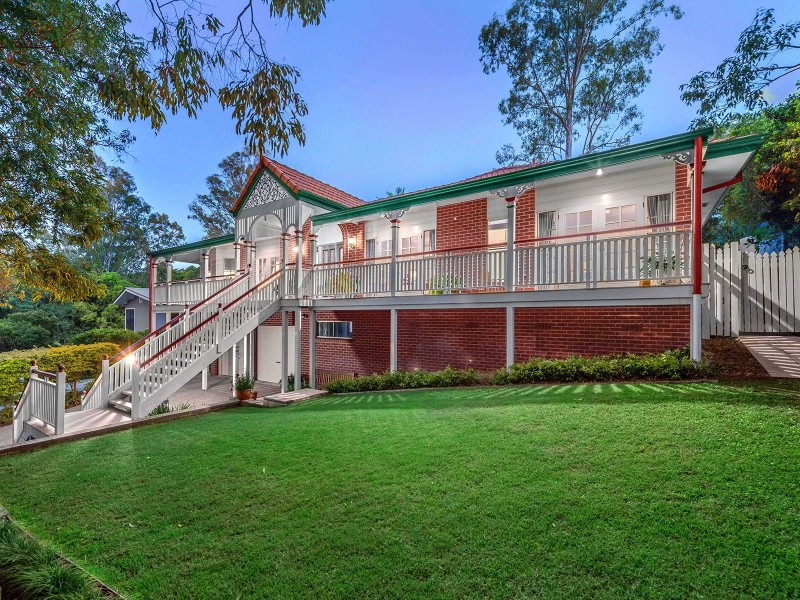 6 Ruth Miller Close, Fig Tree Pocket QLD 4069