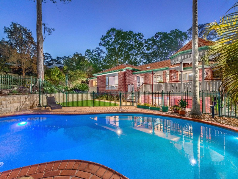 6 Ruth Miller Close, Fig Tree Pocket QLD 4069