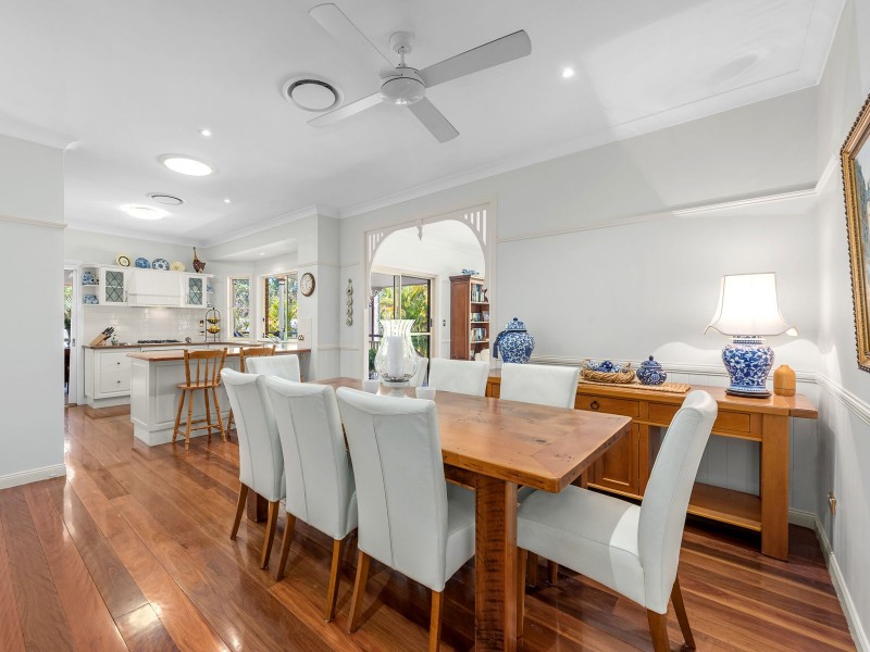 6 Ruth Miller Close, Fig Tree Pocket QLD 4069