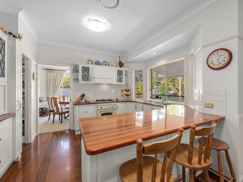 6 Ruth Miller Close, Fig Tree Pocket QLD 4069