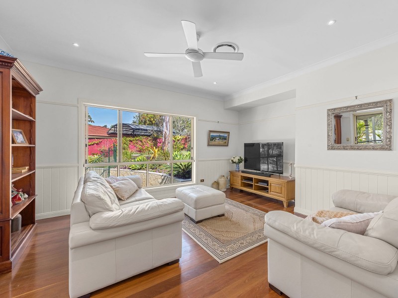 6 Ruth Miller Close, Fig Tree Pocket QLD 4069