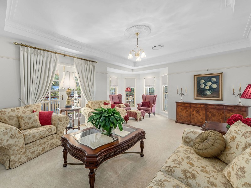 6 Ruth Miller Close, Fig Tree Pocket QLD 4069