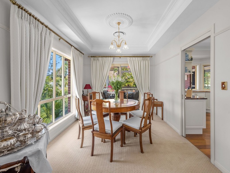 6 Ruth Miller Close, Fig Tree Pocket QLD 4069