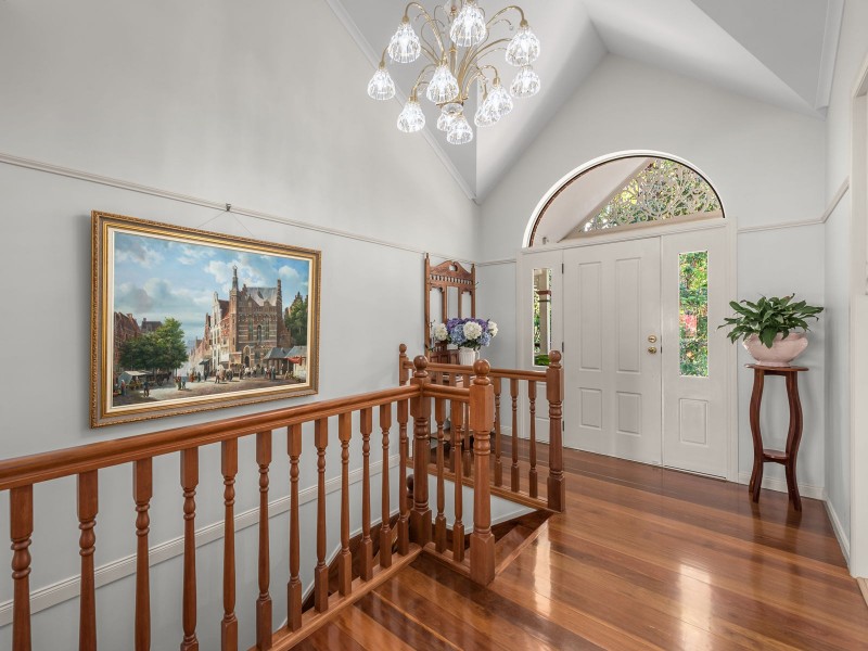 6 Ruth Miller Close, Fig Tree Pocket QLD 4069