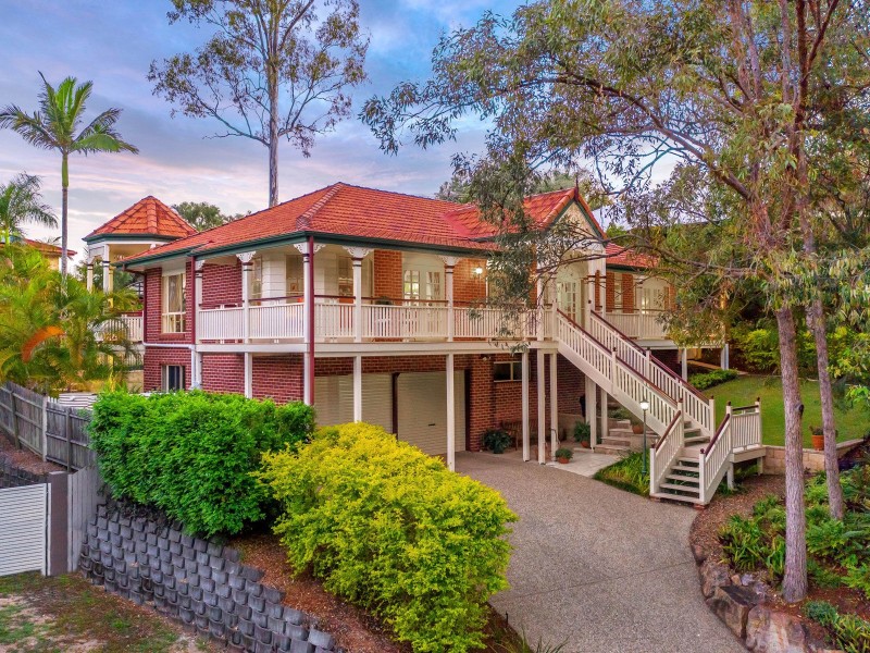 6 Ruth Miller Close, Fig Tree Pocket QLD 4069