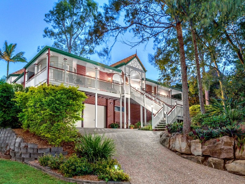 6 Ruth Miller Close, Fig Tree Pocket QLD 4069