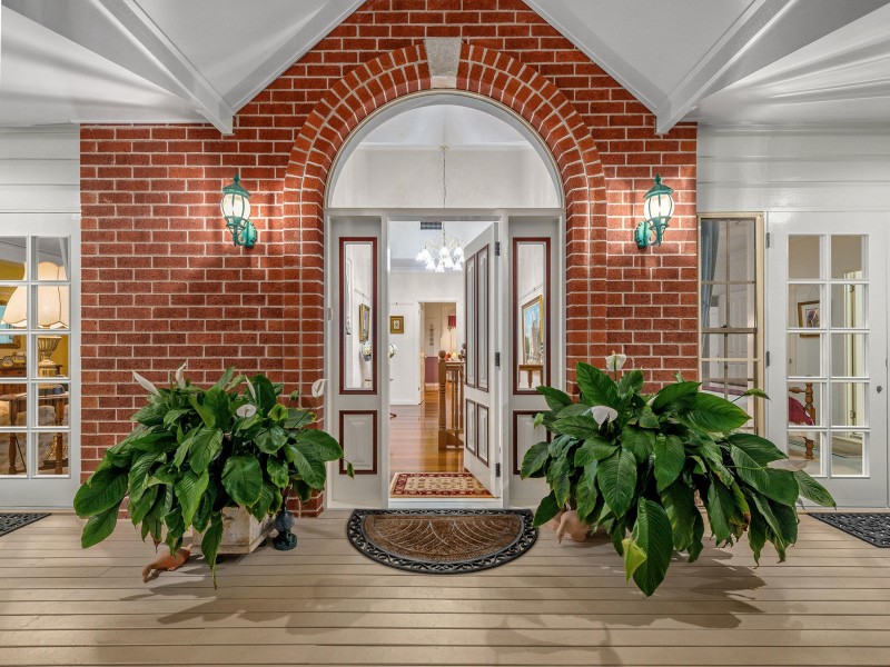 6 Ruth Miller Close, Fig Tree Pocket QLD 4069