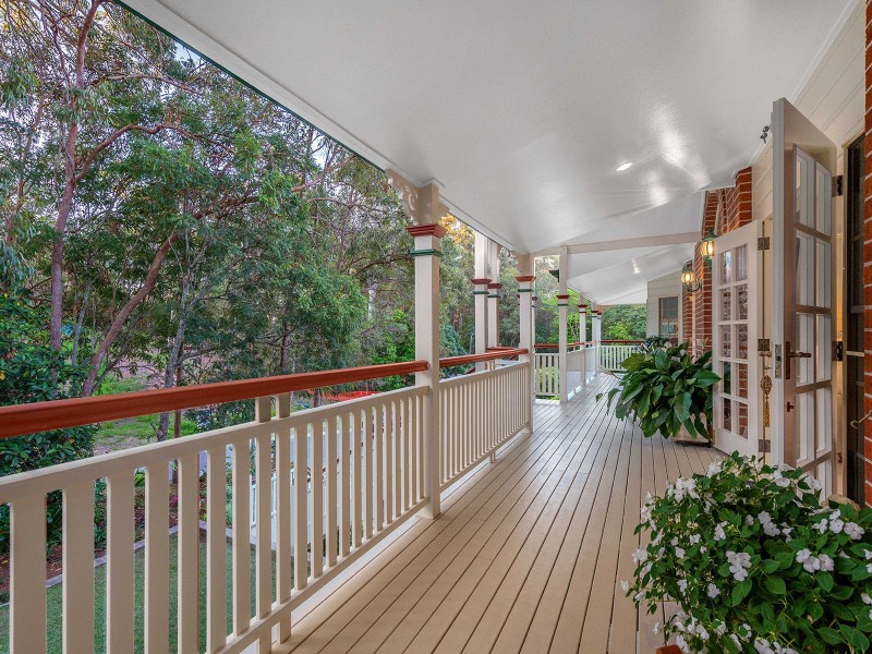 6 Ruth Miller Close, Fig Tree Pocket QLD 4069