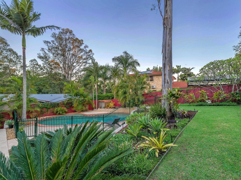 6 Ruth Miller Close, Fig Tree Pocket QLD 4069