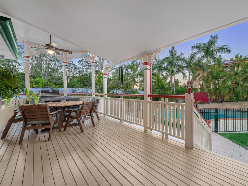 6 Ruth Miller Close, Fig Tree Pocket QLD 4069