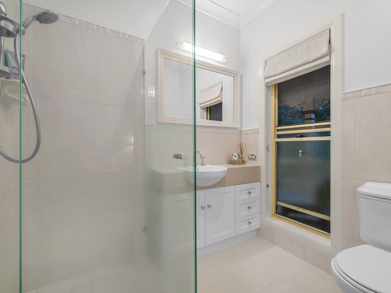 6 Ruth Miller Close, Fig Tree Pocket QLD 4069