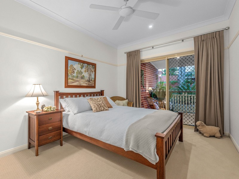 6 Ruth Miller Close, Fig Tree Pocket QLD 4069