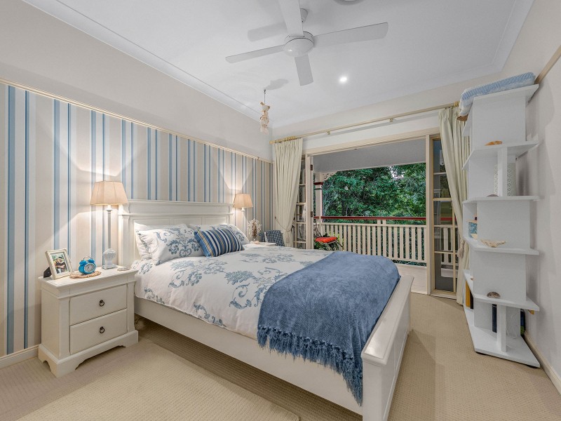 6 Ruth Miller Close, Fig Tree Pocket QLD 4069