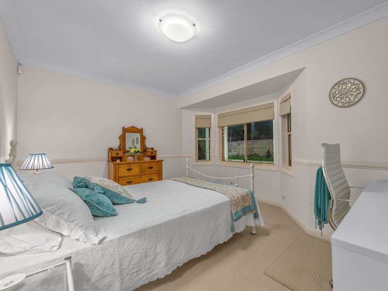 6 Ruth Miller Close, Fig Tree Pocket QLD 4069