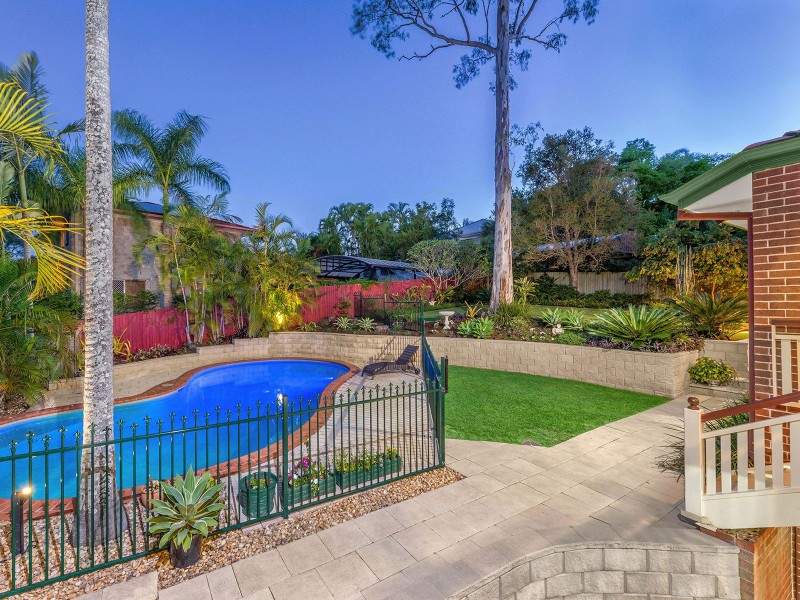 6 Ruth Miller Close, Fig Tree Pocket QLD 4069