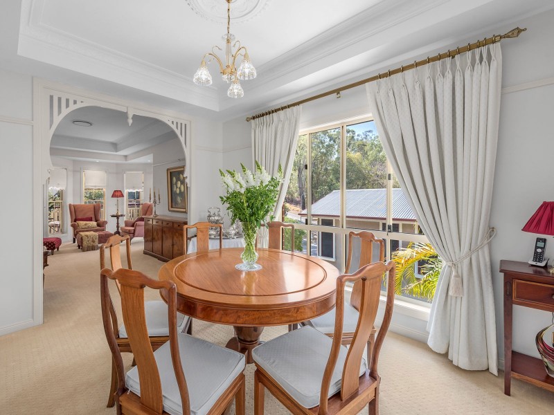 6 Ruth Miller Close, Fig Tree Pocket QLD 4069