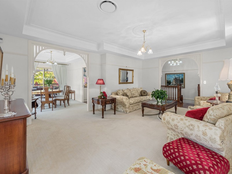 6 Ruth Miller Close, Fig Tree Pocket QLD 4069