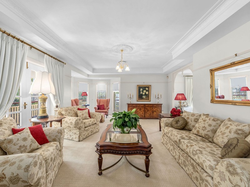 6 Ruth Miller Close, Fig Tree Pocket QLD 4069