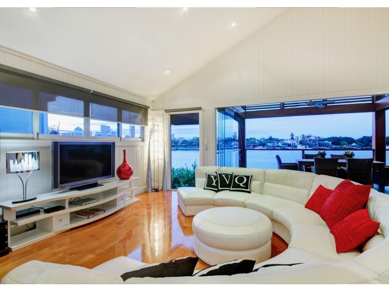 42 Wynnum Road, Norman Park QLD 4170