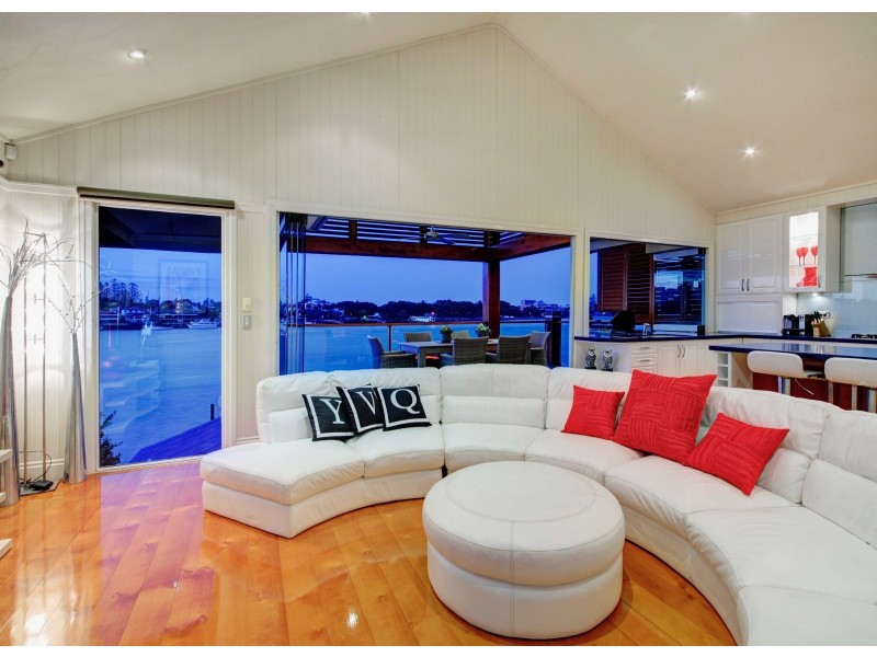 42 Wynnum Road, Norman Park QLD 4170