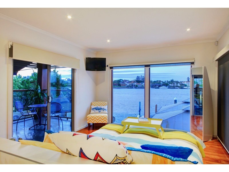 42 Wynnum Road, Norman Park QLD 4170