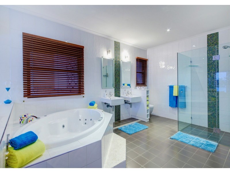 42 Wynnum Road, Norman Park QLD 4170